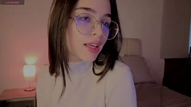 Roxxy mora online show from 10, 3, 2026