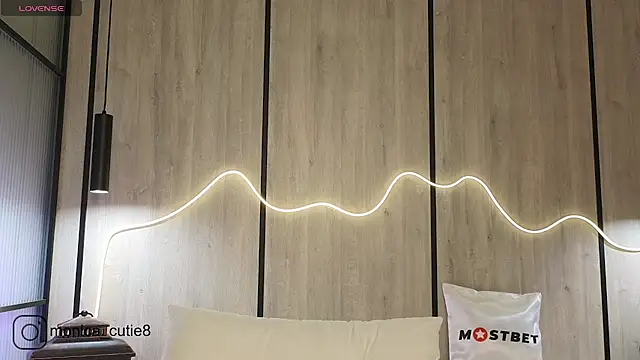 Monikacutie online show from 5, 1, 2025