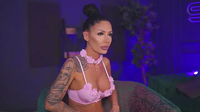 Snapshot of RaquelleVon chatting on 29, 1, 2025 RaquelleVon online show from 29, 1, 2025