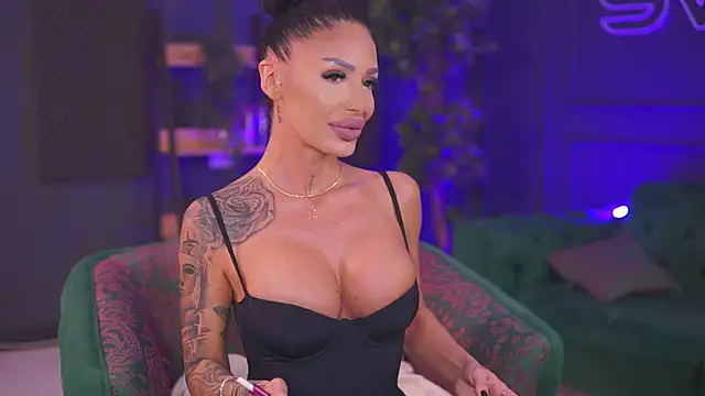 Snapshot of RaquelleVon chatting on 30, 1, 2025 RaquelleVon online show from 30, 1, 2025