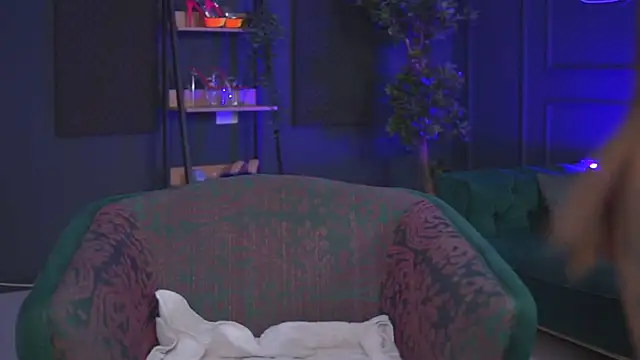 Snapshot of RaquelleVon chatting on 20, 2, 2025 RaquelleVon online show from 20, 2, 2025