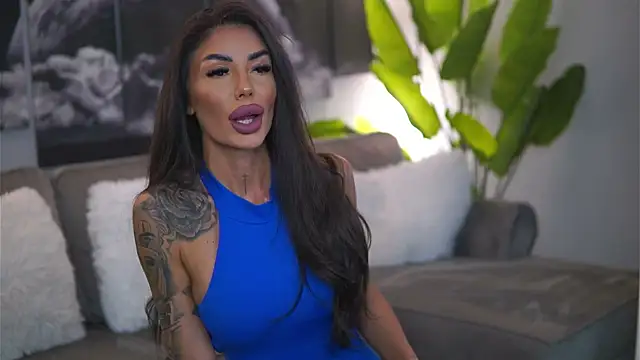 Snapshot of RaquelleVon chatting on 12, 9, 2025 RaquelleVon online show from 12, 9, 2025