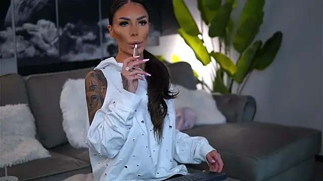 Snapshot of RaquelleVon chatting on 26, 9, 2025 RaquelleVon online show from 26, 9, 2025