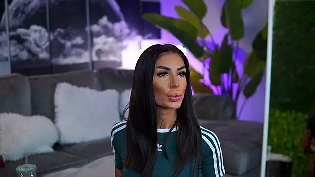 Snapshot of RaquelleVon chatting on 16, 10, 2025 RaquelleVon online show from 16, 10, 2025