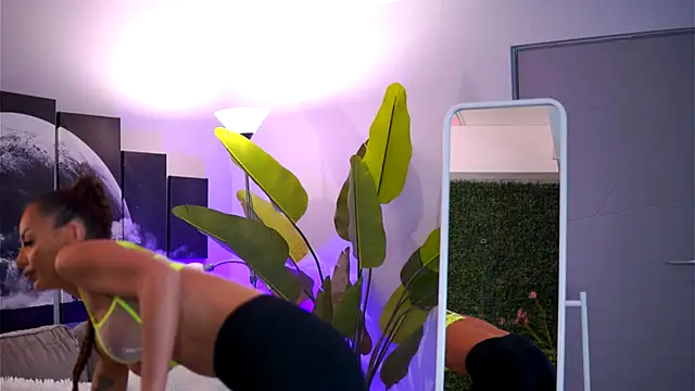 Snapshot of RaquelleVon chatting on 26, 11, 2025 RaquelleVon online show from 26, 11, 2025