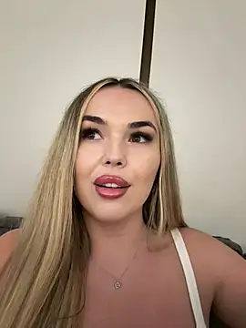 Snapshot of EvaSunderland chatting on 6, 8, 2026 EvaSunderland online show from 6, 8, 2026