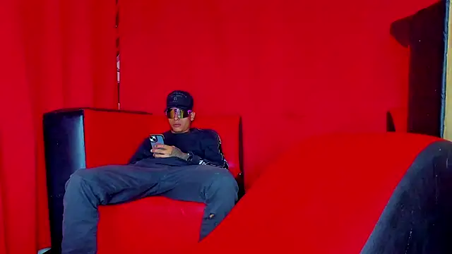 Snapshot of Extreme_Team8 chatting on 16, 11, 2025 Extreme Team8 online show from 16, 11, 2025