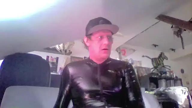 Snapshot of Bigthroaterboy chatting on 13, 5, 2026 Bigthroaterboy online show from 13, 5, 2026
