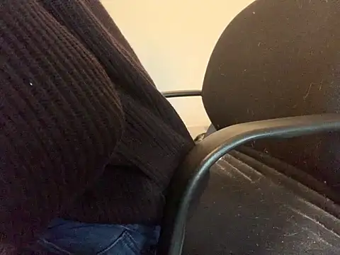 Snapshot of KendrickJiz chatting on 21, 12, 2025 KendrickJiz online show from 21, 12, 2025