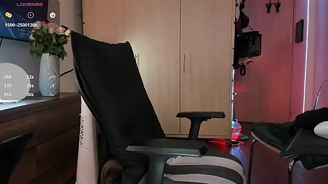 ariana fitl  online show from 17, 1, 2025