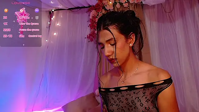 sofiaa grey  online show from 4, 3, 2025