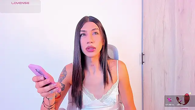 sofiaa grey  online show from 11, 11, 2025