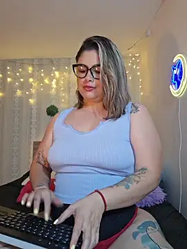 Juliietha servas online show from 8, 5, 2026