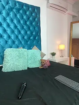 Lillie Burges online show from 5, 3, 2026