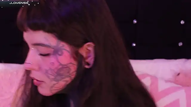 SylveonFox online show from 26, 2, 2025