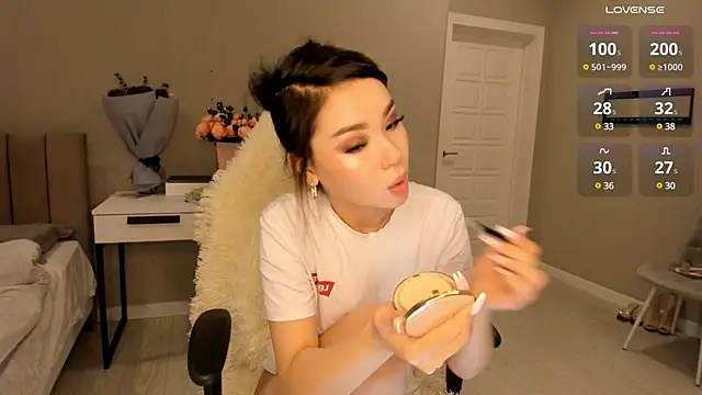 Snapshot of aya_shy chatting on 13, 12, 2024 aya shy online show from 13, 12, 2024