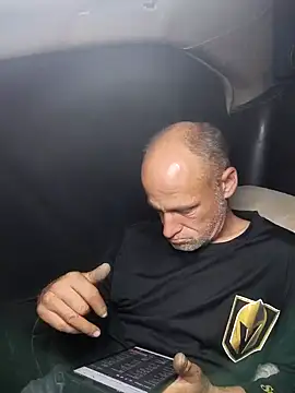 Snapshot of FloppyPickle4u chatting on 1, 2, 2025 FloppyPickle4u online show from 1, 2, 2025