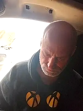 Snapshot of FloppyPickle4u chatting on 6, 3, 2025 FloppyPickle4u online show from 6, 3, 2025