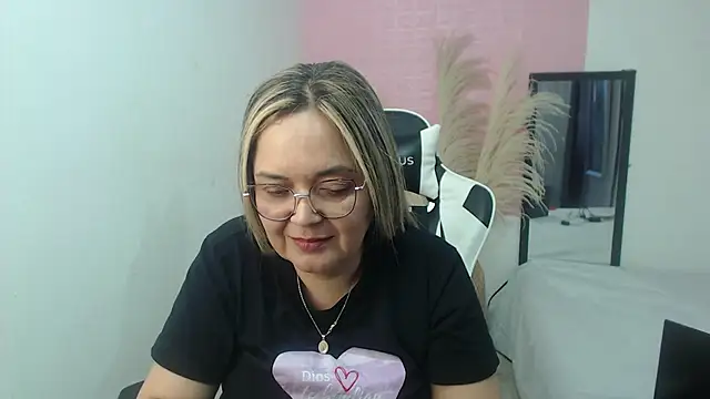 Snapshot of samy_vsn chatting on 1, 8, 2026 samy vsn online show from 1, 8, 2026