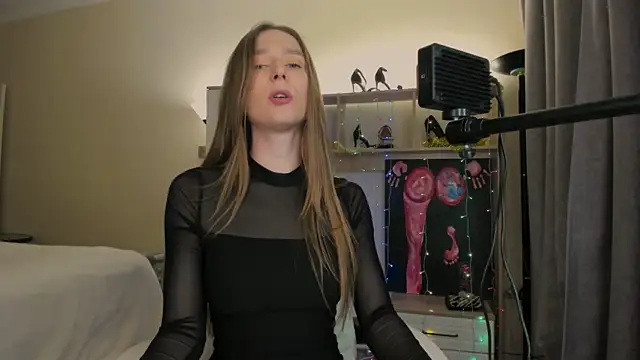 Snapshot of CharlotteWells chatting on 10, 1, 2025 CharlotteWells online show from 10, 1, 2025