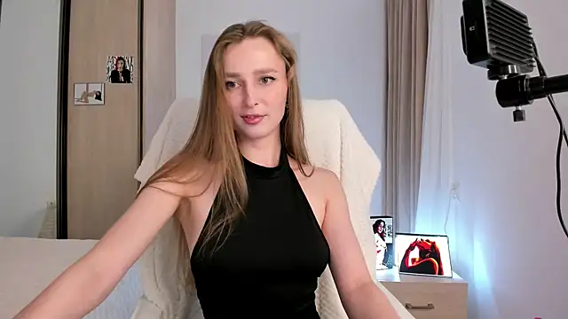 Snapshot of CharlotteWells chatting on 10, 11, 2025 CharlotteWells online show from 10, 11, 2025