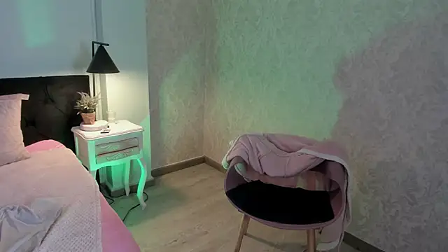 EvaaStevens online show from 1, 10, 2025