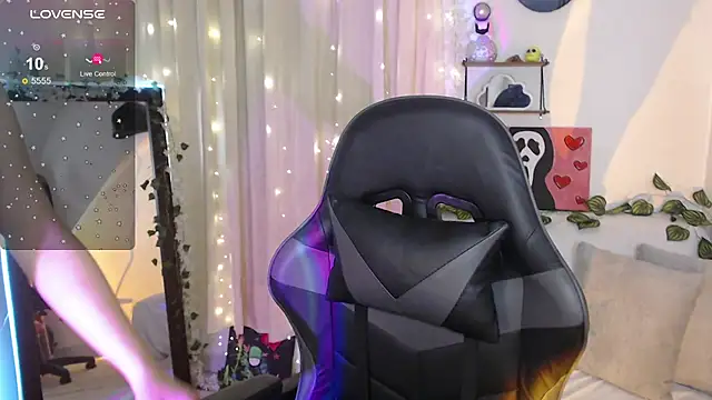 mily thomson b  online show from 27, 11, 2025