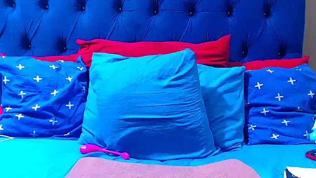 Snapshot of ebonycandy10 chatting on 1, 8, 2026 ebonycandy10 online show from 1, 8, 2026