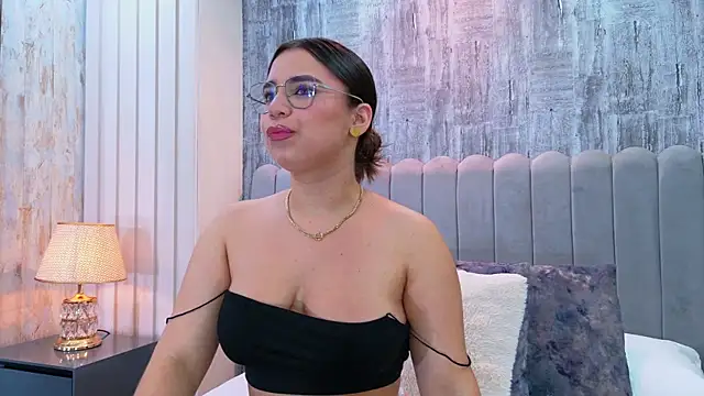ThaniaJones online show from 5, 8, 2026