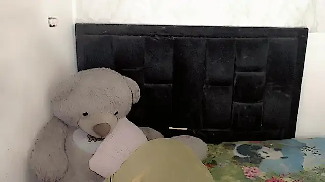 Snapshot of Michell_Queen chatting on 23, 11, 2025 Michell Queen online show from 23, 11, 2025