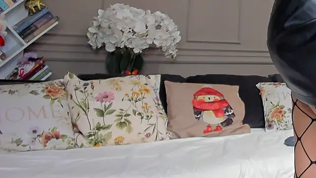 Deliciouslips online show from 7, 11, 2025