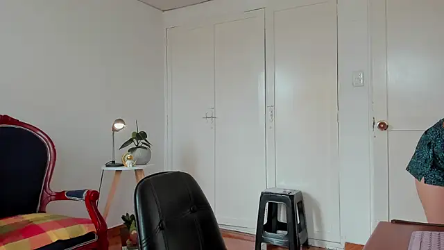 cuddlingbunny online show from 12, 12, 2024