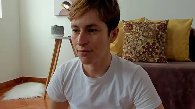 cuddlingbunny online show from 18, 2, 2025