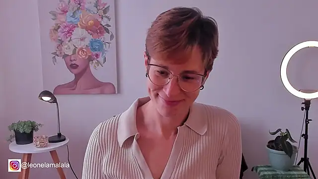 cuddlingbunny online show from 13, 3, 2025