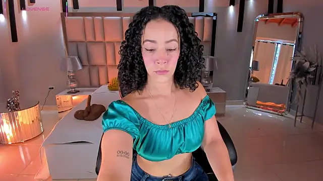AlessaRomero online show from 19, 5, 2026