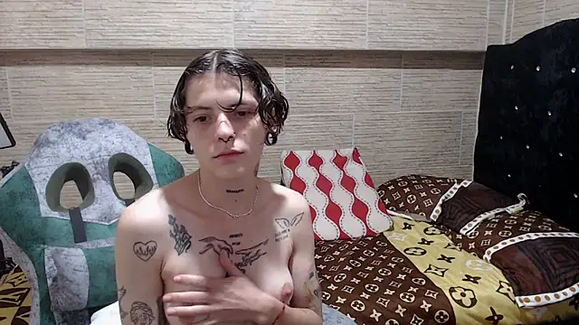 pretty cristal69 online show from 24, 1, 2025