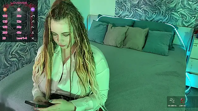 Miss Maya Mils online show from 15, 7, 2026