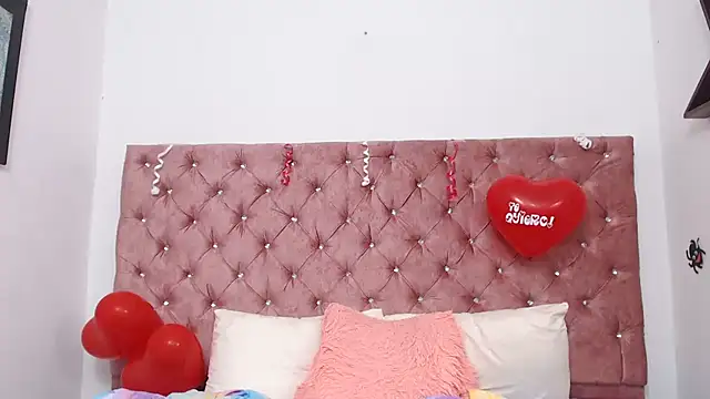 SsofiCollins online show from 13, 2, 2025