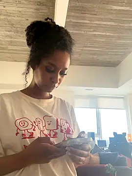 Your Paris online show from 19, 12, 2025