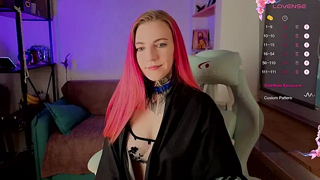 Snapshot of Roxy_____ chatting on 17, 11, 2025 Roxy online show from 17, 11, 2025