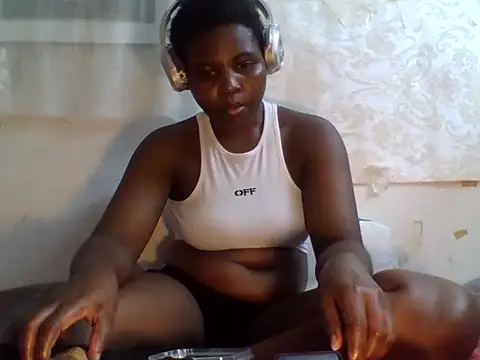 queenzuena online show from 14, 7, 2026