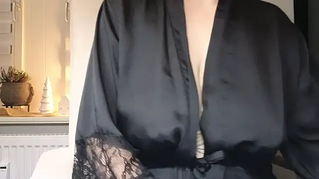 Snapshot of Loona-Lexxington chatting on 6, 3, 2025 Loona-Lexxington online show from 6, 3, 2025