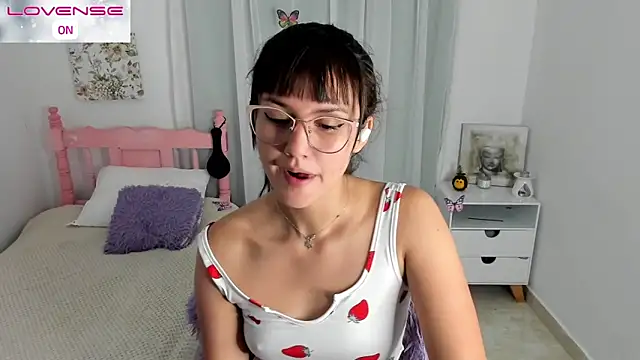 cute roxy online show from 25, 10, 2025