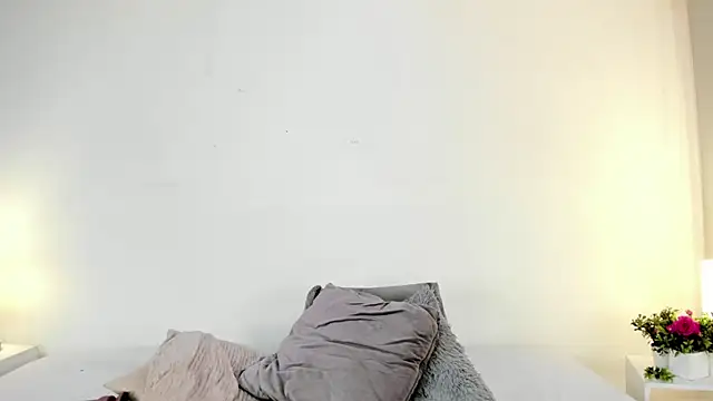 Snapshot of isa_molly chatting on 2, 12, 2024 isa molly online show from 2, 12, 2024