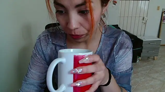 Snapshot of Aylinn_diaz chatting on 23, 7, 2026 Aylinn diaz online show from 23, 7, 2026