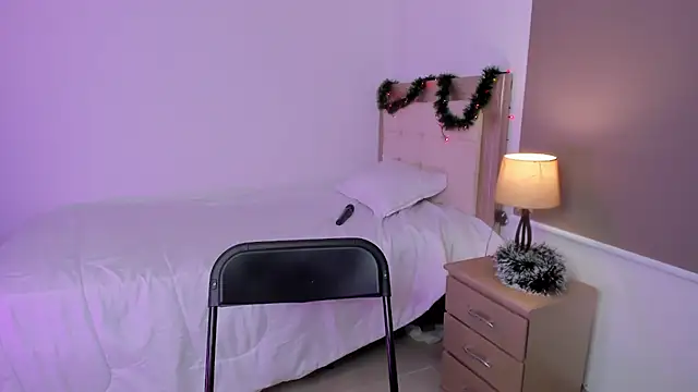 Snapshot of vale_kross chatting on 17, 12, 2024 vale kross online show from 17, 12, 2024