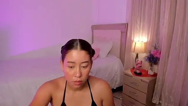 Snapshot of vale_kross chatting on 8, 2, 2025 vale kross online show from 8, 2, 2025