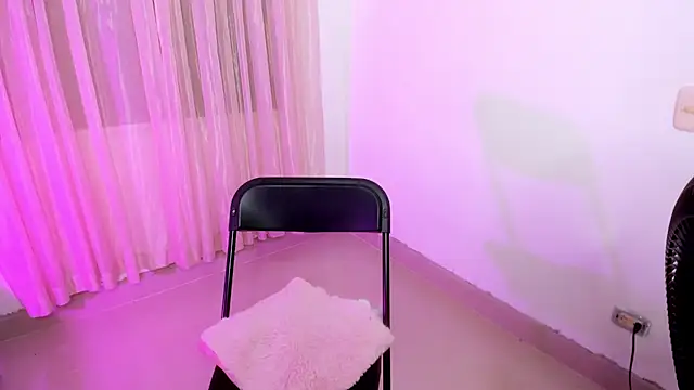 Snapshot of vale_kross chatting on 25, 10, 2025 vale kross online show from 25, 10, 2025