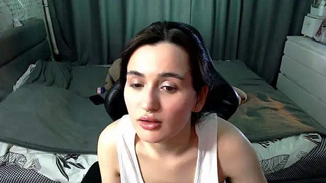 KiraYammy online show from 8, 2, 2026