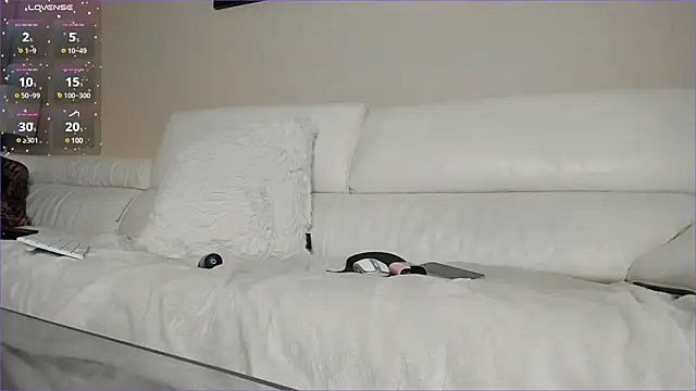 xqueenyasmine online show from 12, 2, 2025